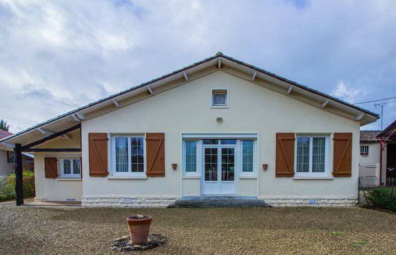 French property for sale in Angoulême, Charente - €228,000 - photo 2