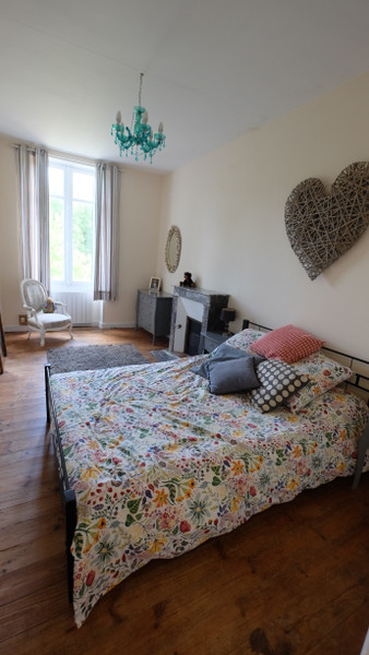 French property for sale in Saint-Pierre-de-Juillers, Charente-Maritime - €299,600 - photo 2