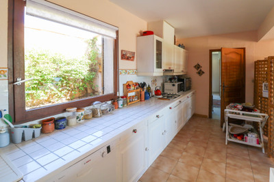 French property for sale in Saint-Maximin, Gard - €675,000 - photo 2