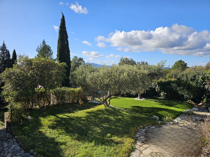 French property for sale in Fréjus, Var - €749,000 - photo 2