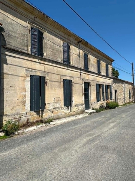 French property for sale in Saint-Yzans-de-Médoc, Gironde - €318,000 - photo 0