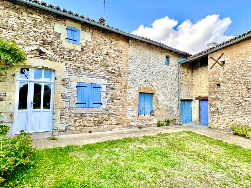 French property for sale in Saint-Jean-de-Sauves, Vienne - €210,500 - photo 0