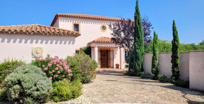 Exquisite 4-Bedroom Villa with Pool, Terrace, Garage, and Private Grounds – 15 Min to the Beach!