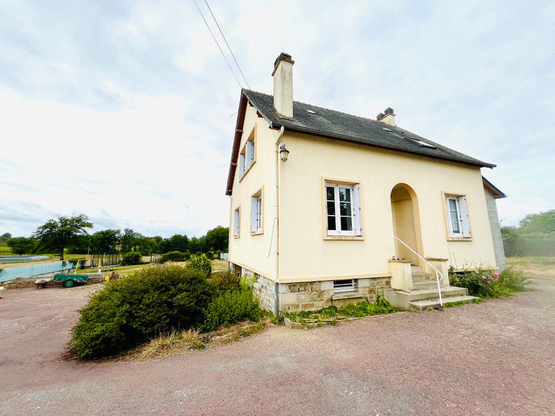 French property for sale in Neuilly-le-Vendin, Mayenne - €115,500 - photo 0