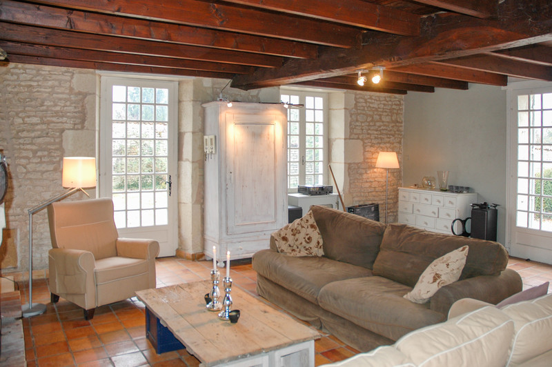 French property for sale in Aumagne, Charente-Maritime - &#8364;371,000 - photo 3