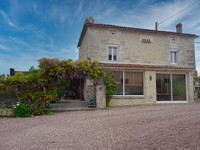 Maison à vendre à Gond-Pontouvre, Charente - 249 100 € - photo 1