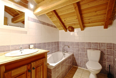 Rare opportunity to purchase a fabulous 11 bedroom chalet at the heart of Les Deux Alpes.