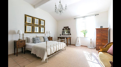 Full of character, renovated mas, with swimming pool, located between Saint-Rémy-de-Provence and Avignon TGV.