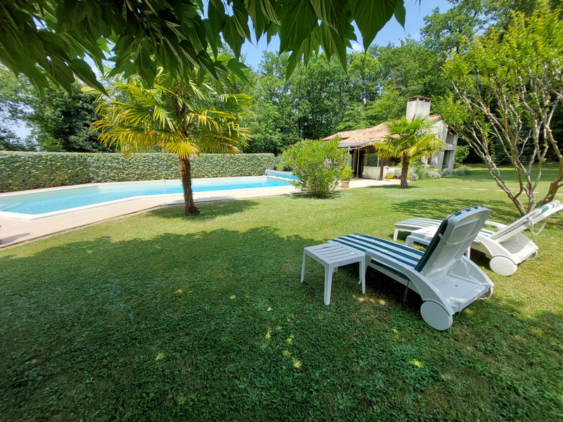 Maison à vendre à Angoulême, Charente - 574.000 € - photo 1