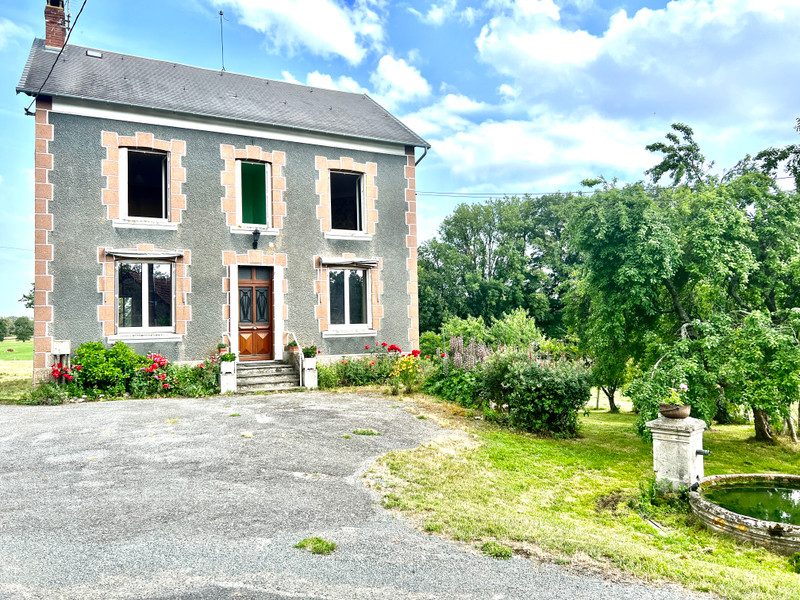 Maison à vendre à Saint-Priest-la-Plaine, Creuse - 162 410 € - photo 1
