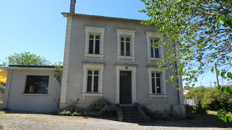 French property for sale in Ribérac, Dordogne - &#8364;349,800 - photo 2