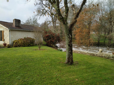 French property for sale in Montguyon, Charente-Maritime - €399,500 - photo 3