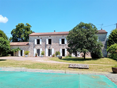 Maison à vendre à La Rochefoucauld, Charente, Poitou-Charentes, avec Leggett Immobilier