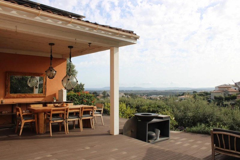 Maison à vendre à Hyères, Var - 1.095.000 € - photo 1