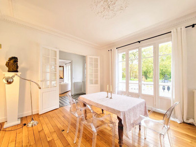 Le Vésinet (78) - Mansion house with 9 rooms, 6 bedrooms, set in 1850 m², close to transport links.