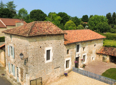 Maison à vendre à Verteuil-sur-Charente, Charente, Poitou-Charentes, avec Leggett Immobilier