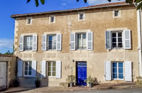 Maison à vendre à Charroux, Vienne - 477.000 € - photo 1