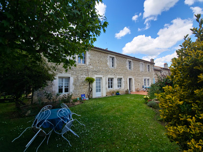 Maison à vendre à Saint-Gelais, Deux-Sèvres, Poitou-Charentes, avec Leggett Immobilier