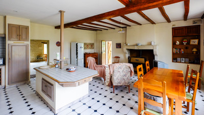 French property for sale in Saint-Pierre-de-Juillers, Charente-Maritime - €299,600 - photo 2