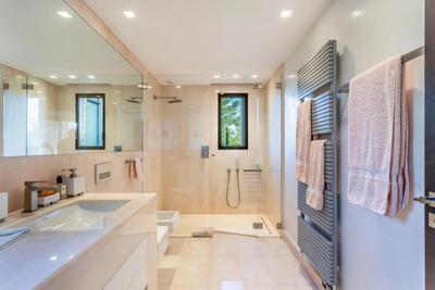 Exceptional modern villa in Tourrettes. 45 mins to Nice airport, 30 mins to the beaches