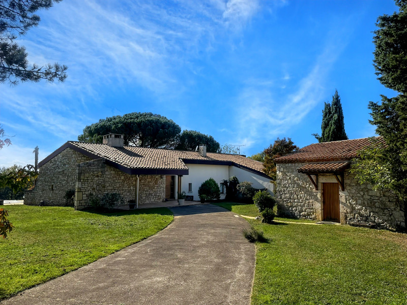 French property for sale in Montayral, Lot-et-Garonne - €393,700 - photo 1