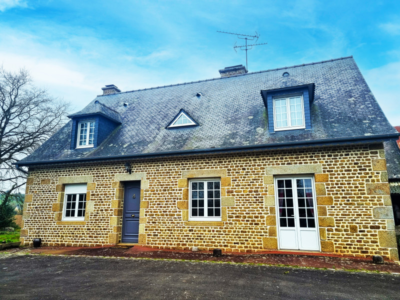 Maison à vendre à Isigny-le-Buat, Manche - 258.100 € - photo 1