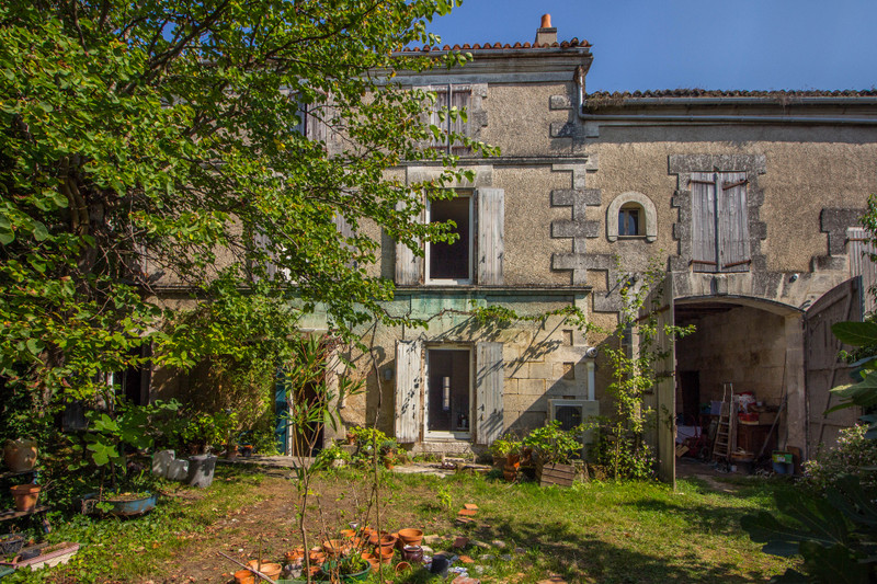 French property for sale in Angoulême, Charente - €249,000 - photo 3
