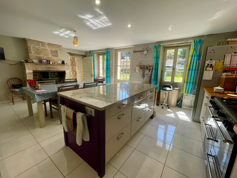 French property for sale in Neuvicq, Charente-Maritime - €392,200 - photo 2