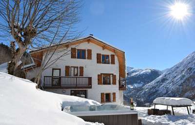 Beautiful, spacious chalet for sale with a separate apartment - short drive from the 3 Valleys skilifts