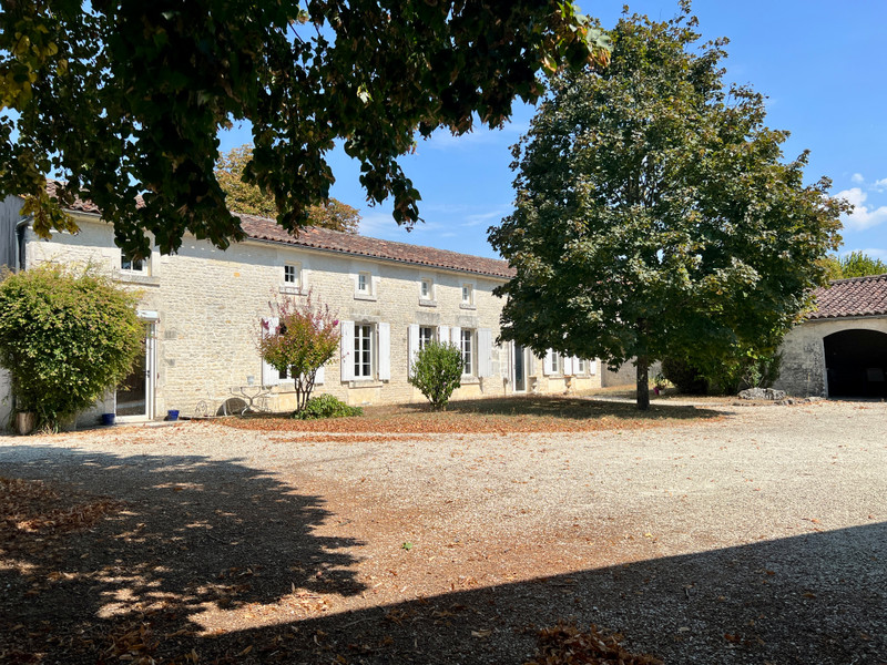 Maison à vendre à Chassors, Charente - 372 750 € - photo 1