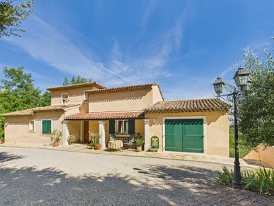 French property for sale in Le Cannet-des-Maures, Var - €689,000 - photo 2