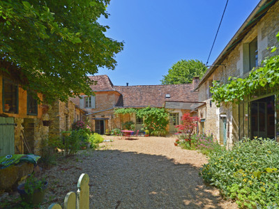 French property for sale in Saint-Germain-des-Prés, Dordogne - €335,000 - photo 2