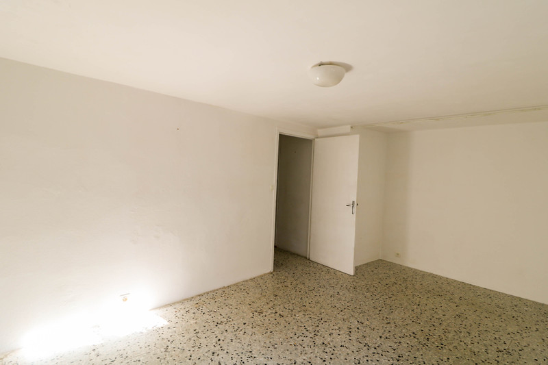 French property for sale in Saint-Maximin, Gard - €115,000 - photo 11