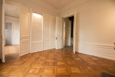 Building of 530 m² in the centre of Angoulême. Fully renovated in 2019 for office use