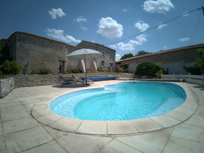 Maison à vendre à Dampierre-sur-Boutonne, Charente-Maritime, Poitou-Charentes, avec Leggett Immobilier