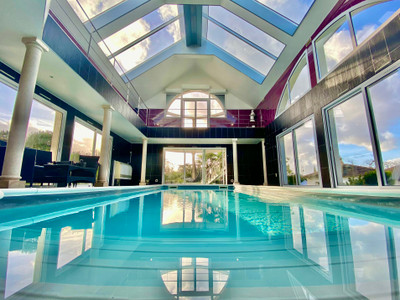 A Morsang sur Seine, maison d’architecte avec piscine couverte.