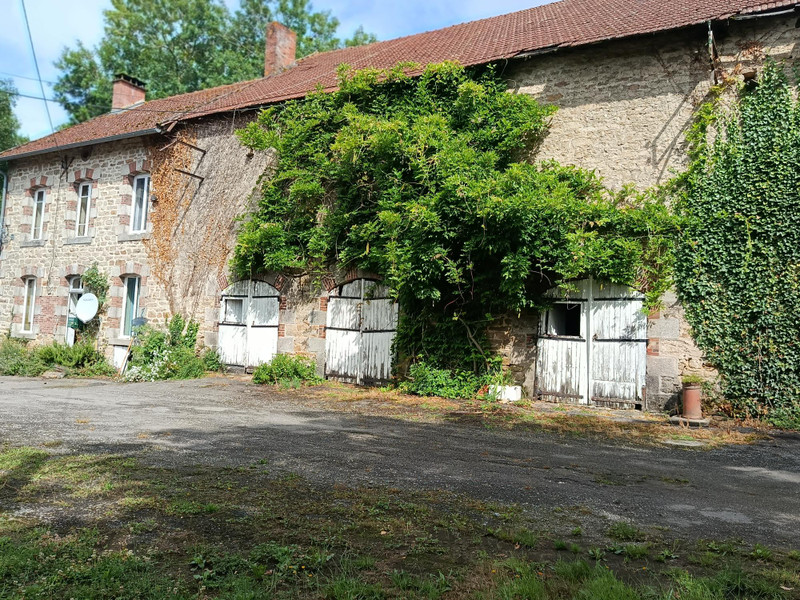Maison à vendre à Saint-Pierre-Chérignat, Creuse - 172.800 € - photo 1