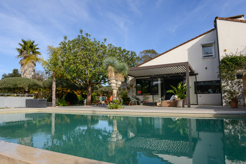 French property for sale in Bormes-les-Mimosas, Var - €945,000 - photo 1