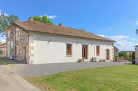 Maison à vendre à Beugnon-Thireuil, Deux-Sèvres - 315.000 € - photo 2