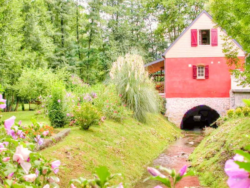 Ski property for sale in Eaux-Bonnes - €749,000 - photo 0
