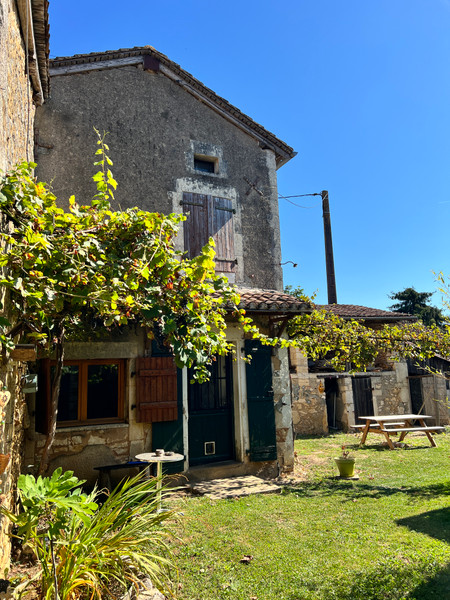 French property for sale in Javerlhac-et-la-Chapelle-Saint-Robert, Dordogne - €162,000 - photo 2