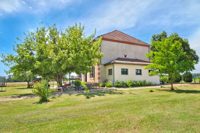 French property for sale in Casseneuil, Lot-et-Garonne - €457,000 - photo 9
