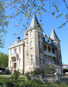 Chateau à vendre à Châtel-Guyon, Puy-de-Dôme, Auvergne, avec Leggett Immobilier
