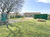 Maison à vendre à Bréville, Charente - 224.700 € - photo 1