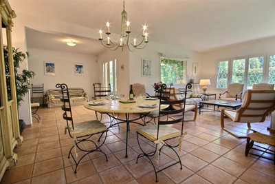 French property for sale in Antibes, Alpes-Maritimes - €2,390,000 - photo 9