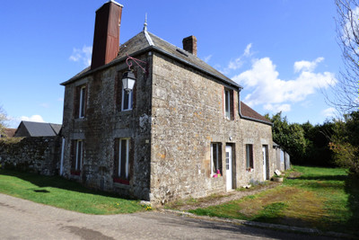 Maison à vendre à Sainte-Marguerite-de-Carrouges, Orne, Basse-Normandie, avec Leggett Immobilier