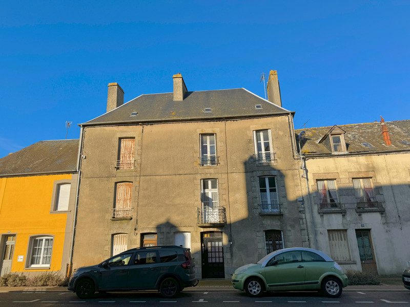 Maison à vendre à Pré-en-Pail-Saint-Samson, Mayenne - 49 990 € - photo 1