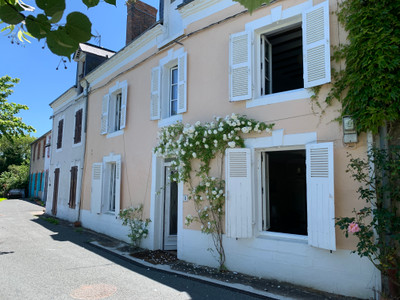 Maison à vendre à Parcé-sur-Sarthe, Sarthe, Pays de la Loire, avec Leggett Immobilier