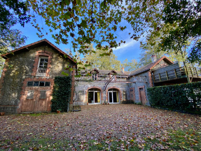 Superb château on 15 hectares of parkland and woods with 2 gîtes, swimming pool and walled garden.