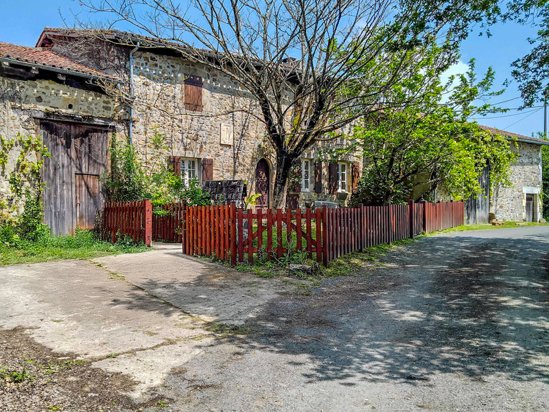 French property for sale in Lésignac-Durand, Charente - €310,300 - photo 1